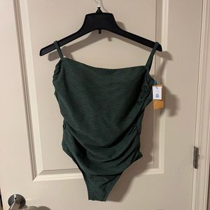 One piece swimsuit💚